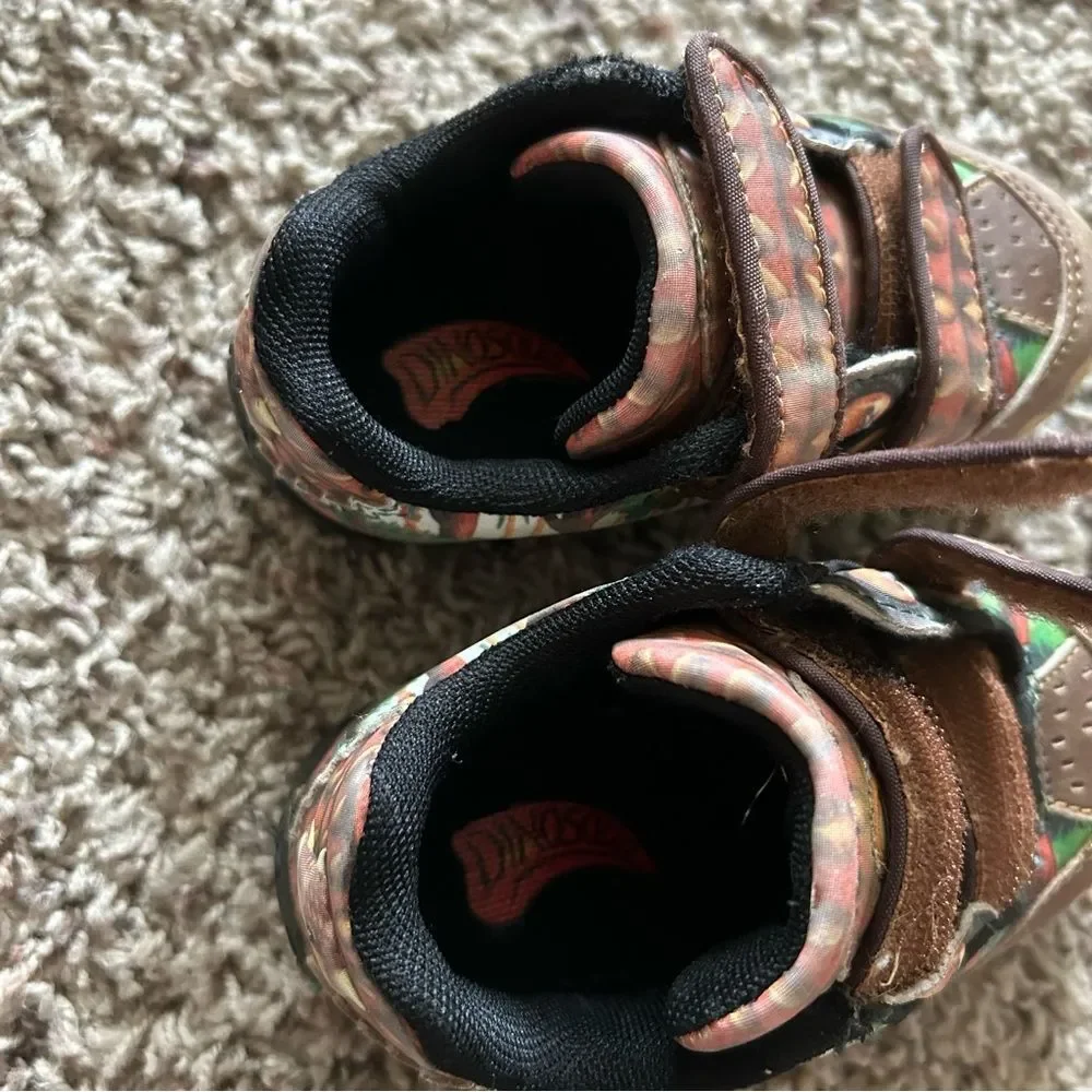 Dinosoles Dinosaur Flashing Hook Loop Shoes Toddler Size 7